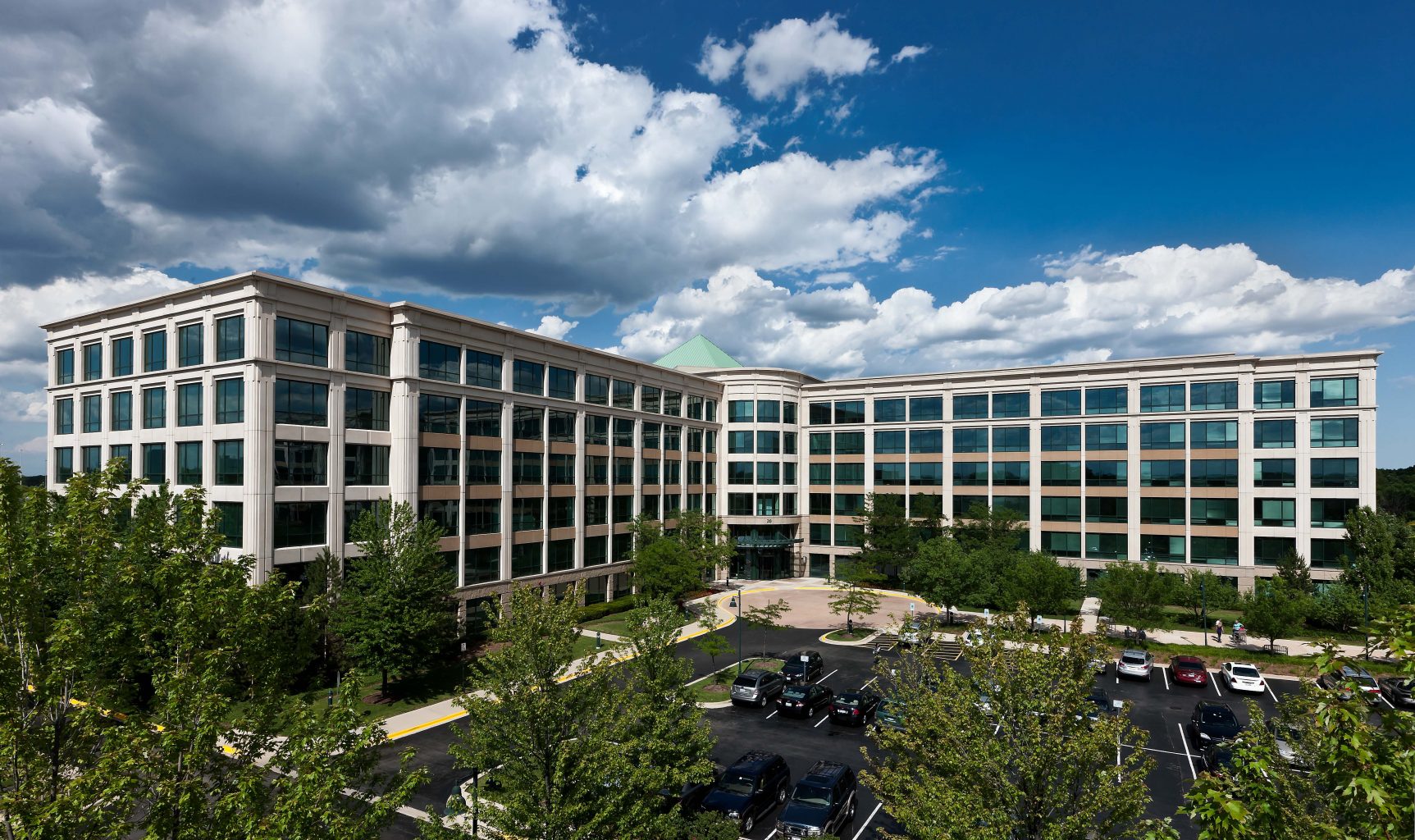 a large building with cars parked in front of it