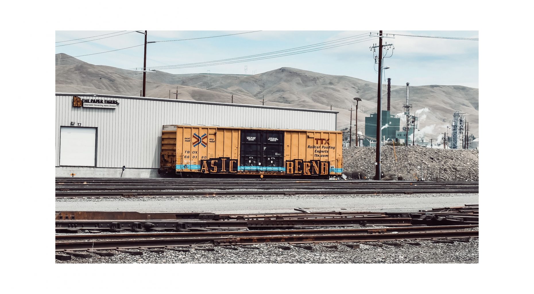 a train car that says Asic Bernd on it